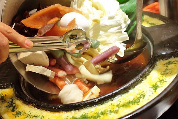 【新莊美食】兩餐韓國年糕火鍋吃到飽-只要299元就能吃到韓式火鍋吃到飽 【新莊美食】兩餐韓國年糕火鍋吃到飽-只要299元就能吃到韓式火鍋吃到飽