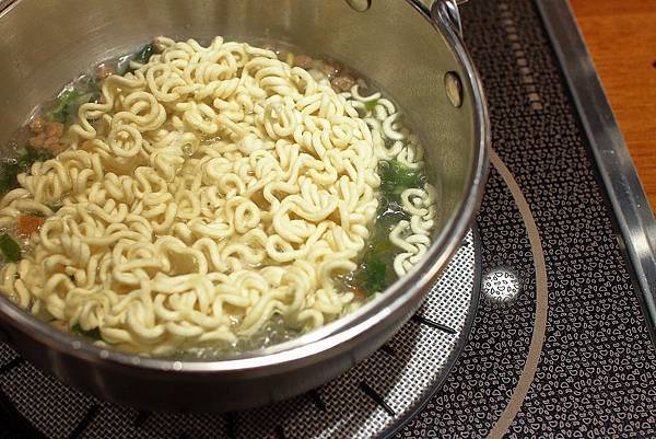 【新莊美食】兩餐韓國年糕火鍋吃到飽-只要299元就能吃到韓式火鍋吃到飽 【新莊美食】兩餐韓國年糕火鍋吃到飽-只要299元就能吃到韓式火鍋吃到飽