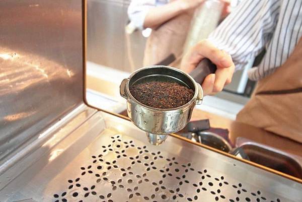 【台中美食】吃茶三千-國內第一座室內茶園，從國外紅到國內的鮮萃茶飲店