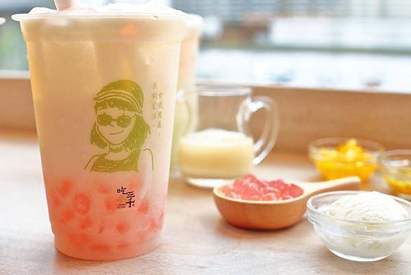 【台中美食】吃茶三千-國內第一座室內茶園，從國外紅到國內的鮮萃茶飲店