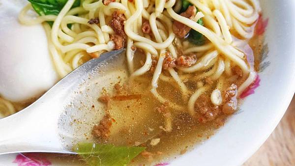 【台北美食】士林蛋包麵-沒有店名沒有招牌，附近居民從小吃到大的無名美食