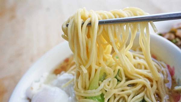 【台北美食】士林蛋包麵-沒有店名沒有招牌，附近居民從小吃到大的無名美食