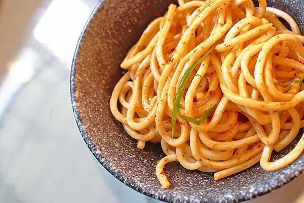 【新莊美食】麻麻號。排骨鴨血豆腐專賣-不到百元就能吃到美味的麻辣鴨血套餐，CP值爆高！