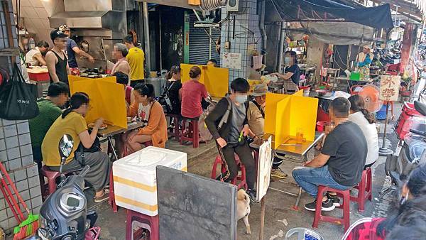 【基隆美食】阿華炒麵-排隊人潮從來沒有斷過的基隆廟口必吃美食