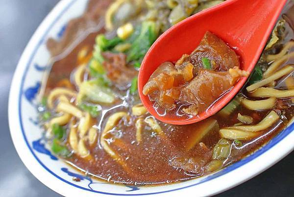 【三重美食】家一牛肉麵-超過30年老字號大份量牛肉麵店