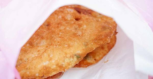 【台北美食】三比八炸蛋餅-酥酥鬆鬆軟綿綿的美味爆漿蔥油餅
