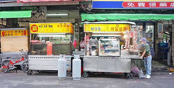 【台北美食】阿凱士林香腸切仔麵-吃了會讚不絕口的巨無霸SIZE美味香腸