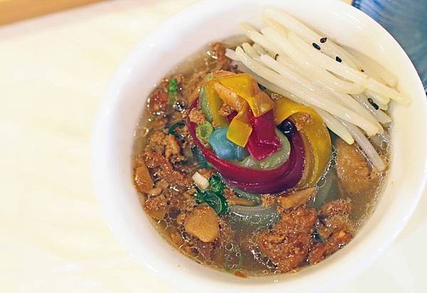 【美濃美食】軒味屋彩色板條-五彩繽紛不同顏色的板條三吃