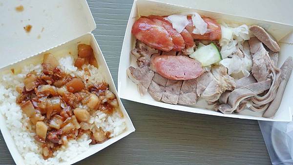 【台南美食】阿龍香腸熟肉-無時無刻都在排隊的20元平民小吃店 【台南美食】阿龍香腸熟肉-無時無刻都在排隊的20元平民小吃店