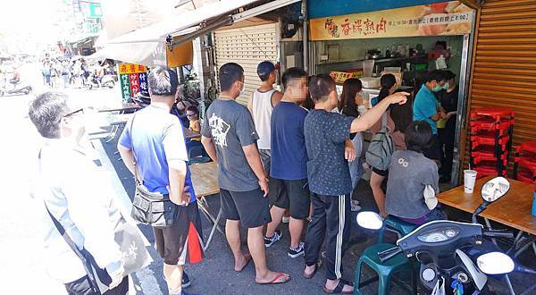 【台南美食】阿龍香腸熟肉-無時無刻都在排隊的20元平民小吃店 【台南美食】阿龍香腸熟肉-無時無刻都在排隊的20元平民小吃店