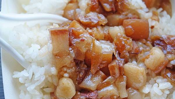 【台南美食】阿龍香腸熟肉-無時無刻都在排隊的20元平民小吃店 【台南美食】阿龍香腸熟肉-無時無刻都在排隊的20元平民小吃店