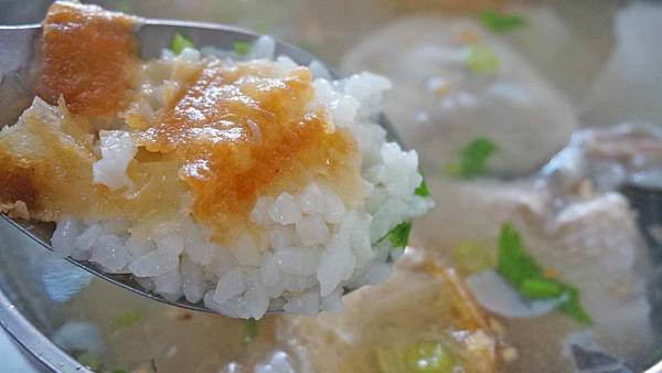 【台南美食】水河虱目魚粥-內行人才知道!不到百元就能吃到無刺虱目魚肚粥