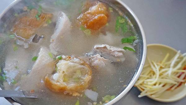 【台南美食】水河虱目魚粥-內行人才知道!不到百元就能吃到無刺虱目魚肚粥