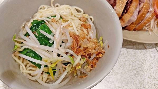 【蘆洲美食】故鄉鵝肉店-一碗麵只要20元的超便宜銅板美食