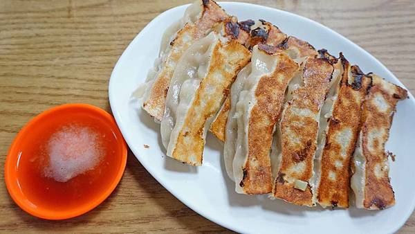 【台北美食】紅葉鍋貼水餃專賣店-網路上評價極高的鍋貼美食 【台北美食】紅葉鍋貼水餃專賣店-網路上評價極高的鍋貼美食