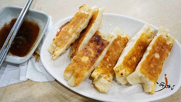 【台北美食】興安鍋貼水餃-附近上班族都喜愛的美味鍋貼店 【台北美食】興安鍋貼水餃-附近上班族都喜愛的美味鍋貼店