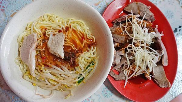 【三重美食】好味麵店-24小時營業!一碗麵竟然只要20元就能吃到的麵店 【三重美食】好味麵店-24小時營業!一碗麵竟然只要20元就能吃到的麵店