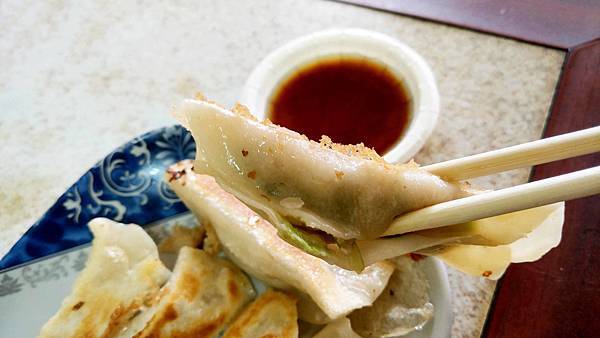 【台北美食】順園鍋貼.水餃-附近居民都喜愛的鍋貼美食小吃店