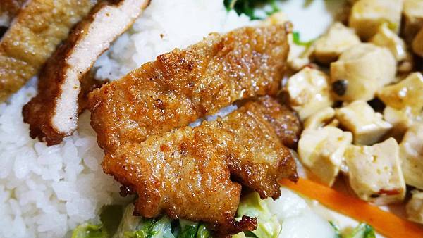 【台北美食】可味小吃店原牛丼-美味又迷人的排骨飯美食