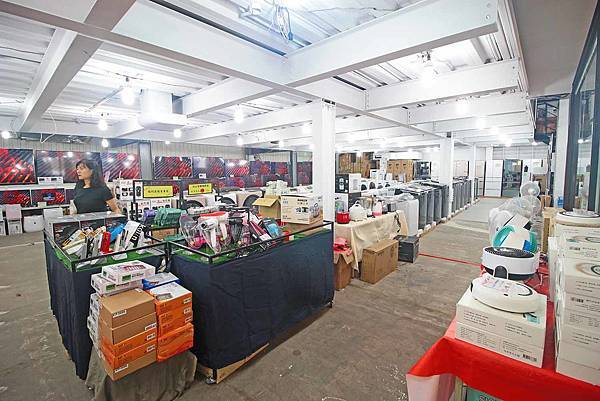 【限時限量！夏季電器特賣會！冷氣下殺５折起！】ＦＹ家電特賣會-比市價還要便宜５折的知名品牌冷氣機限時限量，還有其它超多樣夏季電器商品、電風扇、洗衣機、電視機等等都比市價還便宜，滿滿的優惠價哦～！