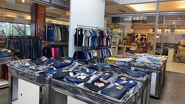 【限時限量！夏季電器特賣會！冷氣下殺５折起！】ＦＹ家電特賣會-比市價還要便宜５折的知名品牌冷氣機限時限量，還有其它超多樣夏季電器商品、電風扇、洗衣機、電視機等等都比市價還