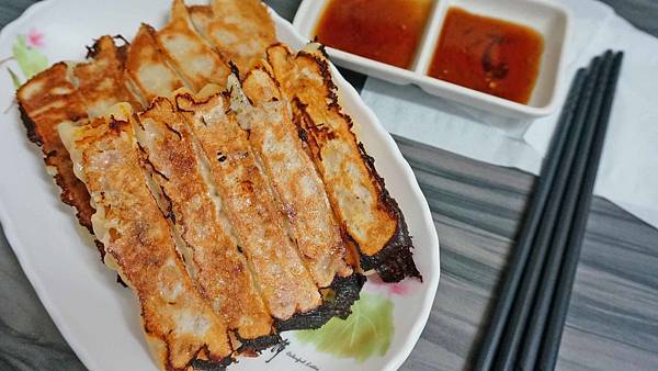 【台北美食】雯鈞水餃鍋貼專賣店-隱身在市場旁的美味鍋貼店 【台北美食】雯鈞水餃鍋貼專賣店-隱身在市場旁的美味鍋貼店