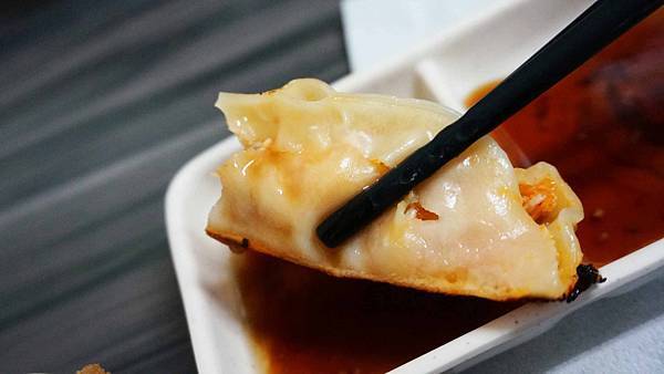 【台北美食】雯鈞水餃鍋貼專賣店-隱身在市場旁的美味鍋貼店 【台北美食】雯鈞水餃鍋貼專賣店-隱身在市場旁的美味鍋貼店