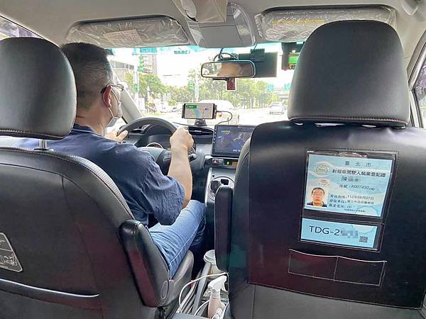 【免帶錢包免帶信用卡也能坐計程車】LINE TAXI-輕鬆簡單叫車免等待，新用戶贈送80元乘車卷，天天乘車優惠長期搭車省更多