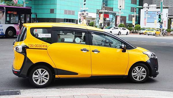 【免帶錢包免帶卡也能坐計程車】LINE TAXI計程車叫車平台-用LINE叫車輕鬆簡單免等待，新用戶贈送80元乘車卷，天天乘車優惠長期搭車省更多