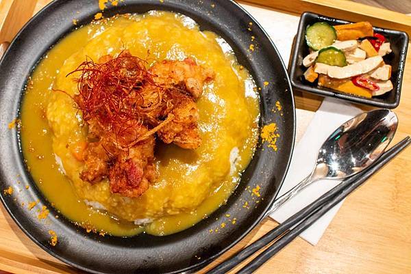 【台北美食】初面-精心挑選食材，使用大量蕃茄長時間熬煮的美味迷人湯頭