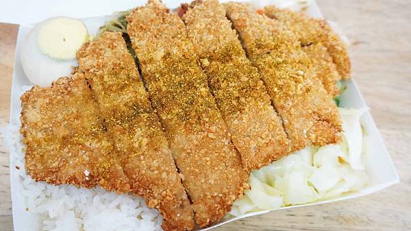 【台北美食】東岸池上便當-跟臉一樣巨大的超大SIZE排骨飯 【台北美食】東岸池上便當-跟臉一樣巨大的超大SIZE排骨飯