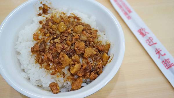 【台北美食】丸林魯肉飯-中午用餐時間大排長龍的知名魯肉飯小吃