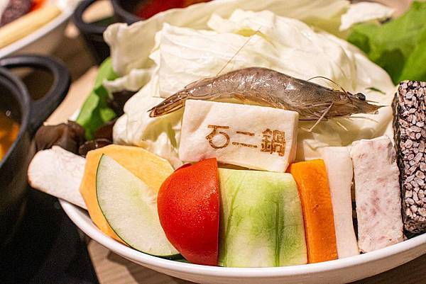 【台北美食】石二鍋經典FRESH士林中正店-舒適寬敞挑高空間，適合聚餐的平價火鍋餐廳