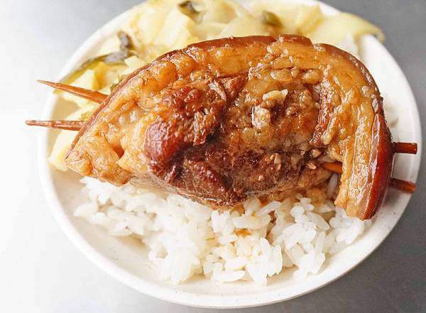 【台中美食】源爌肉飯-便宜又美味的爌肉飯小吃店