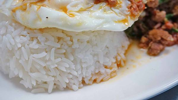 【台北美食】Kanokwan 老麵攤-只要100元就能吃到有飯有菜的泰式料理