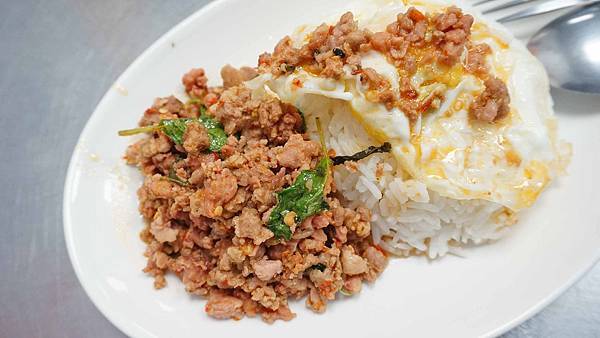 【台北美食】Kanokwan 老麵攤-只要100元就能吃到有飯有菜的泰式料理 【台北美食】Kanokwan 老麵攤-只要100元就能吃到有飯有菜的泰式料理