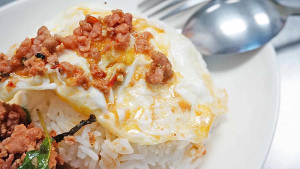 【台北美食】Kanokwan 老麵攤-只要100元就能吃到有飯有菜的泰式料理