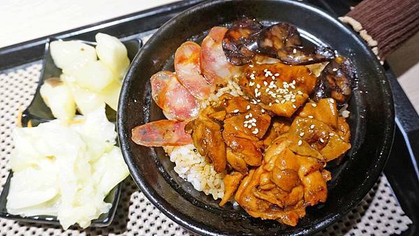 【台北美食】寶煲食堂-滿滿鍋巴帶有焦香的煲仔飯美食 【台北美食】寶煲食堂-滿滿鍋巴帶有焦香的煲仔飯美食