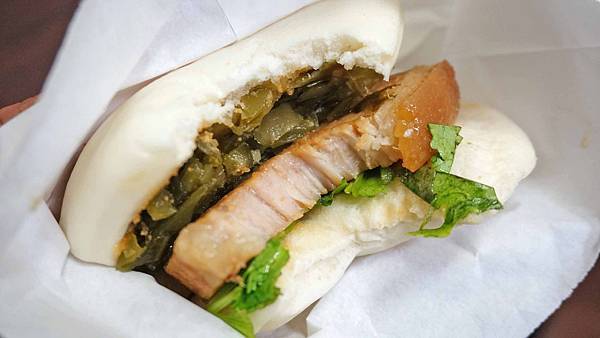 【台北美食】源芳刈包-不值得排隊品嚐的人氣排隊美食名店