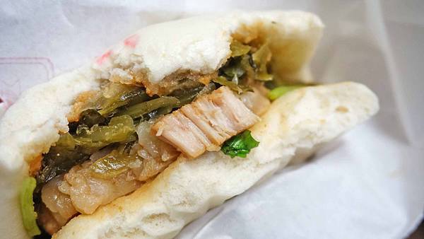 【台北美食】源芳刈包-不值得排隊品嚐的人氣排隊美食名店