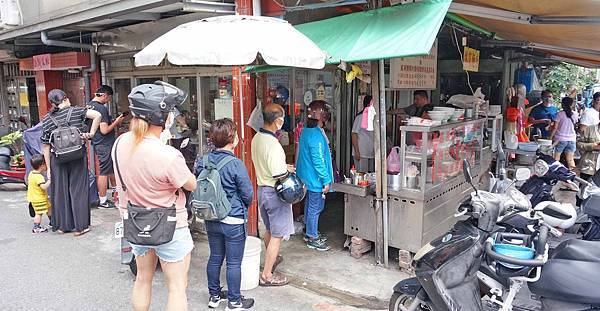 【中和美食】林家麵店-中午用餐時間需要排隊的巷弄小吃店 【中和美食】林家麵店-中午用餐時間需要排隊的巷弄小吃店