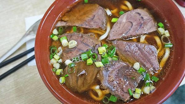 【台北美食】阿三汕頭牛肉麵-湯頭一極棒的超小份量牛肉麵店 【台北美食】阿三汕頭牛肉麵-湯頭一極棒的超小份量牛肉麵店