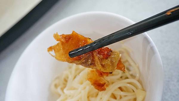 【新店美食】烏來新福山烤雞甕仔雞-外皮酥脆的烤雞美食