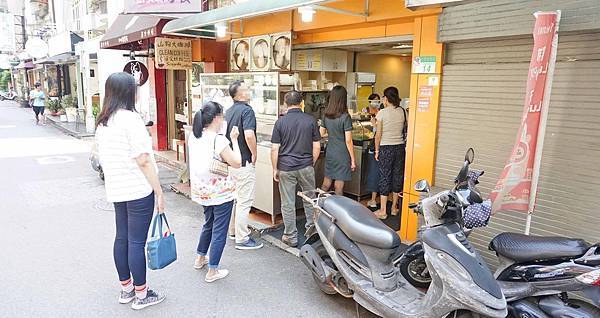 【台北美食】小胖胖扁食-中午用餐時間會大排長龍的台北東區小吃店