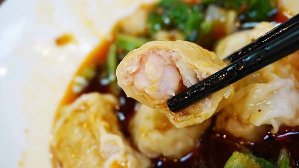 【台北美食】小胖胖扁食-中午用餐時間會大排長龍的台北東區小吃店