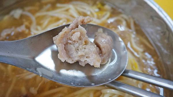 【台北美食】無店名的肉羹店-沒有店名低調大份量的肉羹麵小吃
