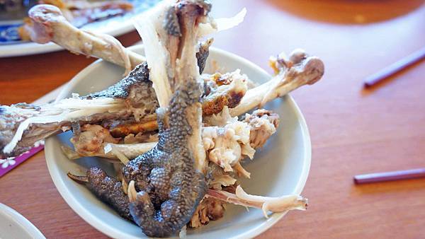 【三芝美食】60年代磚窯雞-皮酥肉嫩便宜又美味的烤雞店,在室內就能看到無敵海景! 【三芝美食】60年代磚窯雞-皮酥肉嫩便宜又美味的烤雞店,在室內就能看到無敵海景!