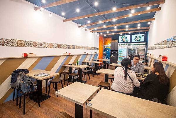 【永和美食】大船．百元海鮮燒烤-平民價格、餐廳環境，樂華夜市裡舒適又美味的海鮮料理餐廳