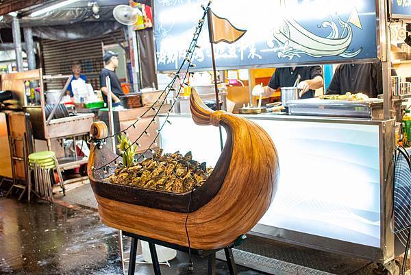 【永和美食】大船．百元海鮮燒烤-平民價格、餐廳環境，樂華夜市裡舒適又美味的海鮮料理餐廳