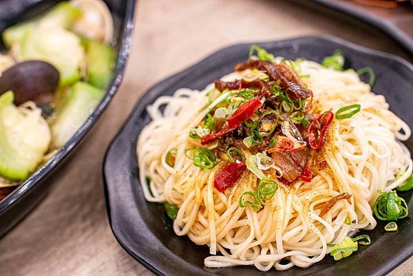 【永和美食】大船．百元海鮮燒烤-平民價格、餐廳環境，樂華夜市裡舒適又美味的海鮮料理餐廳